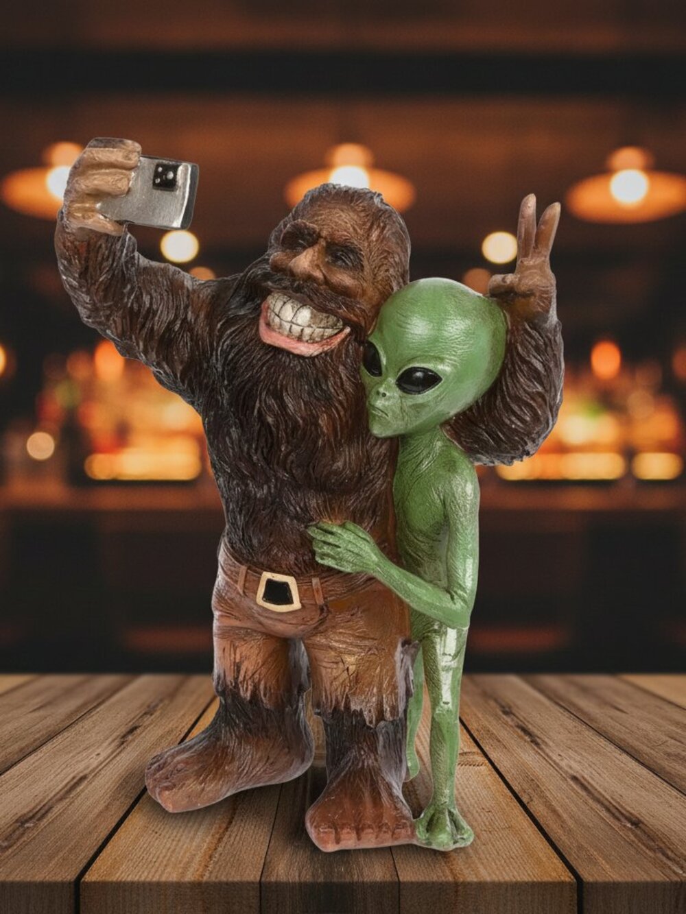 🏪 Bigfoot Alien Selfie Figurine